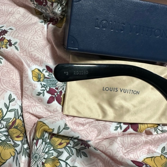 Louis Vuitton Sunglasses - Picture 5 of 11